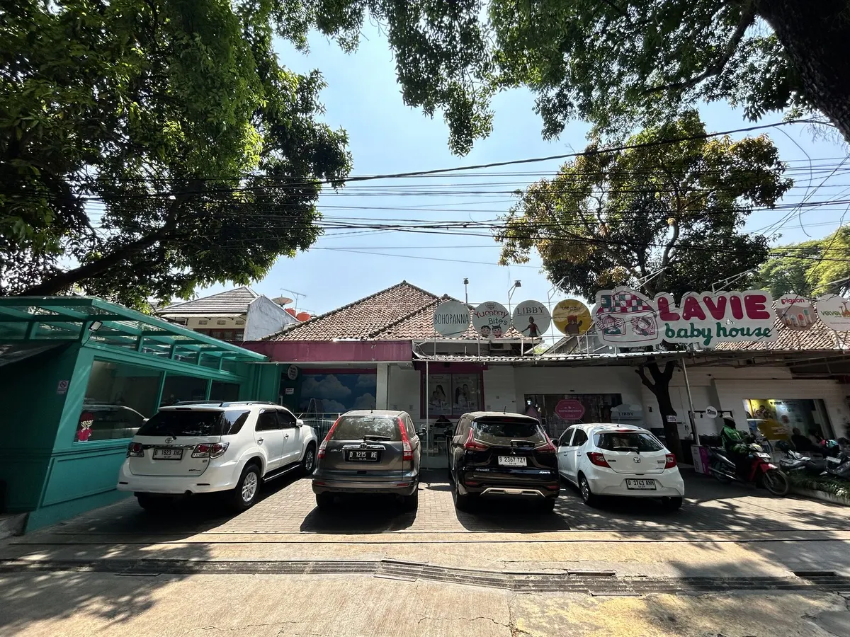 Suasana toko Lavie Baby House